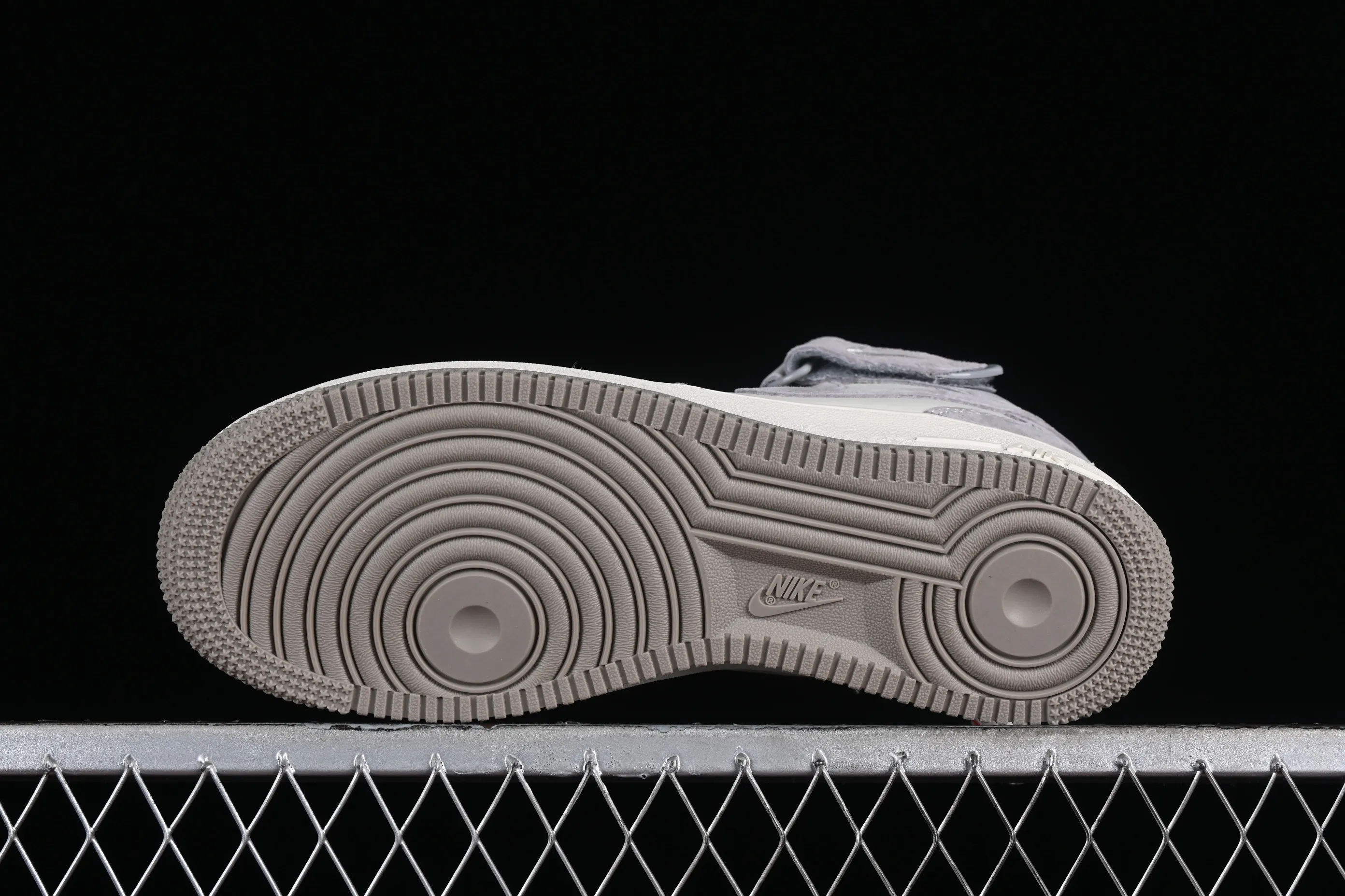 All Categories Nk Air Force 1 Air Force Series Nk Air Force 1 Mid Air Force Mid Nk Air Force 1'07 Mid Beige Air Force One Mid Casual Sneakers CQ3866-015